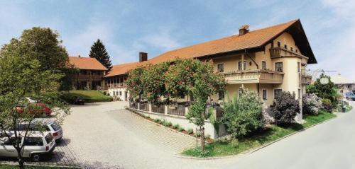 Saaldorf Gasthof Mayrwirt מראה חיצוני תמונה